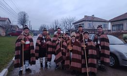 Коледари обиколиха къщите в разградско село