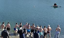 Ритуалът за спасяване на Богоявленския кръст бе изпълнен и тази година в Разград