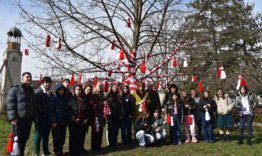 Деца направиха мартеници за украсата на Разград за Баба Марта