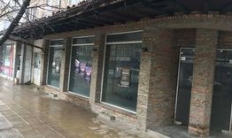 Стари керемиди падат по натоварения бул. „Васил Левски”