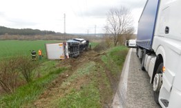 Баща и дъщеря пострадаха тежко при катастрофа в Разградско