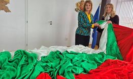 Областният управител предостави на Община Разград национален флаг за факелното шествие по повод Деня на народните будители